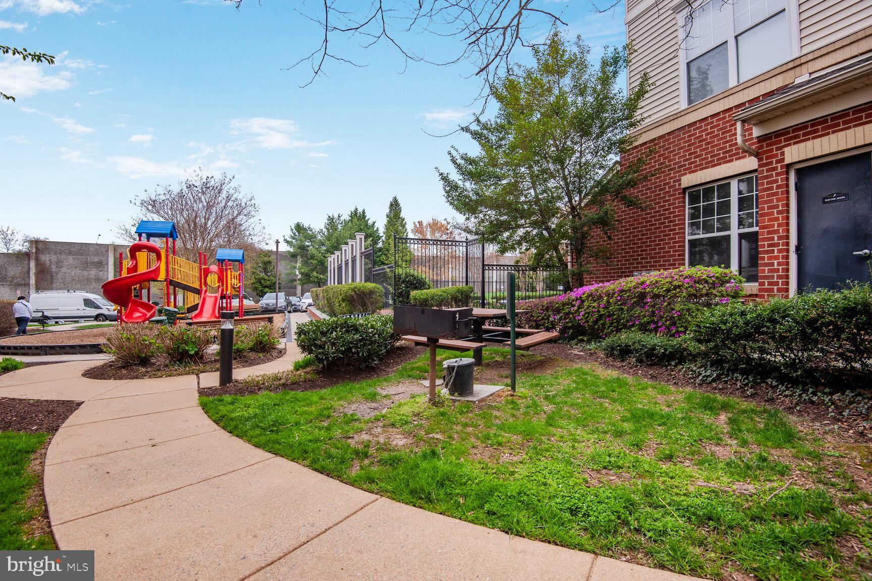 FAIRFAX RIDGE CONDOS - Residential