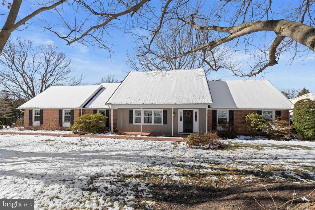 Photo of 975 Woodridge Boulevard, Lancaster, PA 17601 (MLS # PALA2046480)