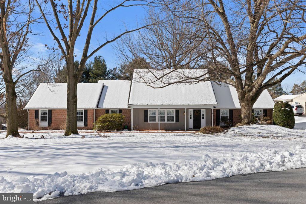 Photo of 975 Woodridge Boulevard, Lancaster, PA 17601 (MLS # PALA2046480)