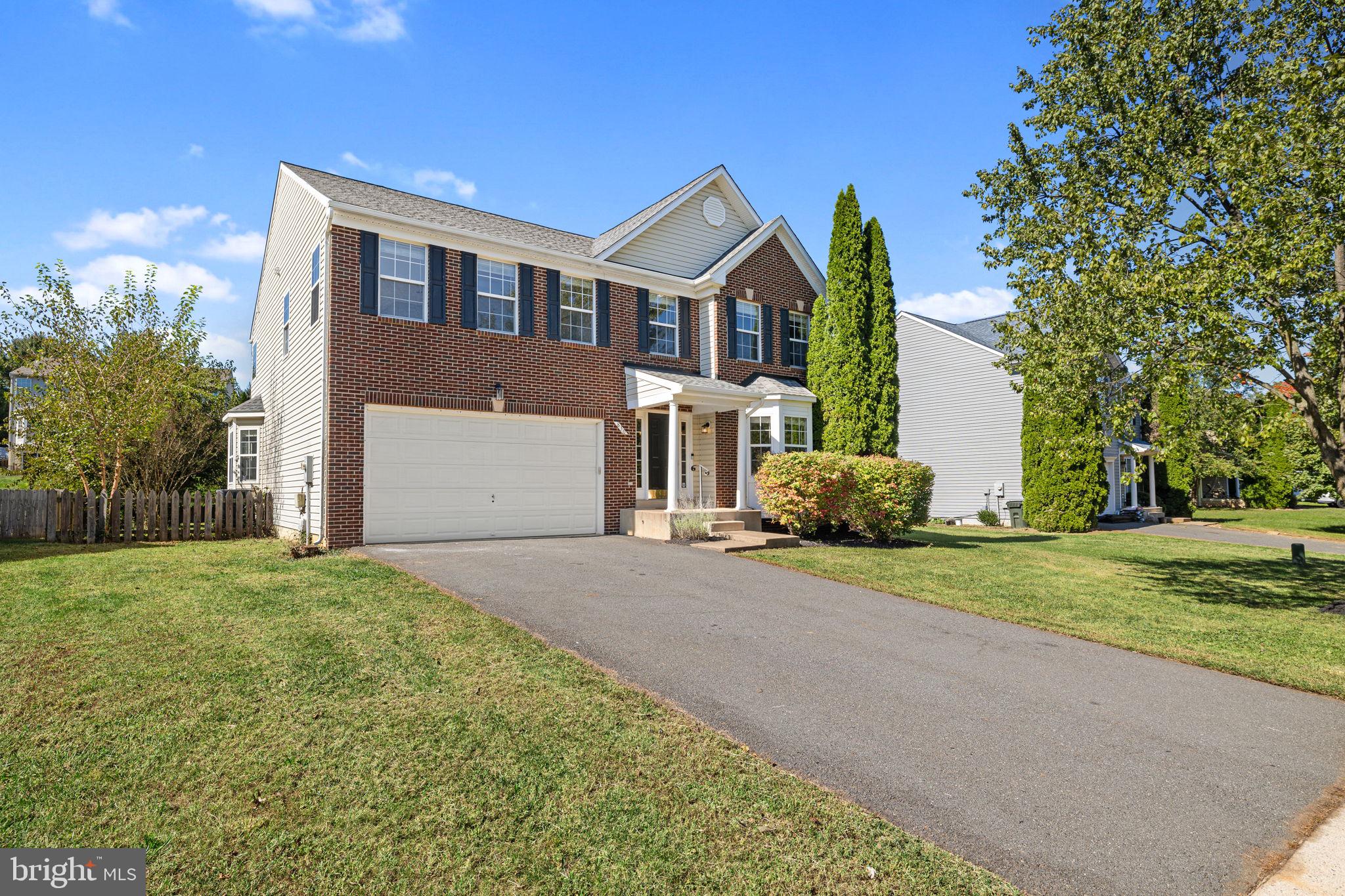 830 WOODCREST LOOP
