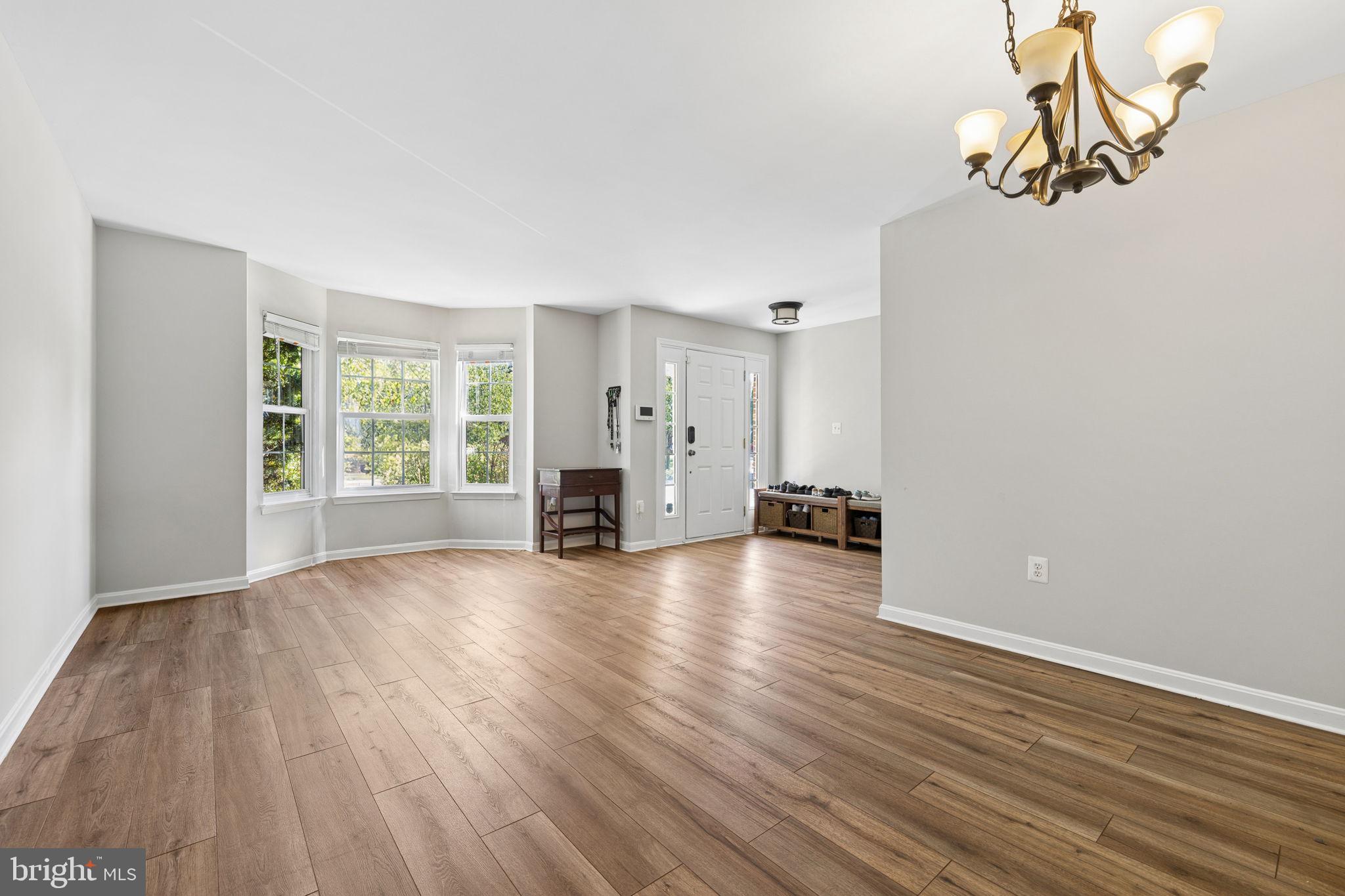830 WOODCREST LOOP
