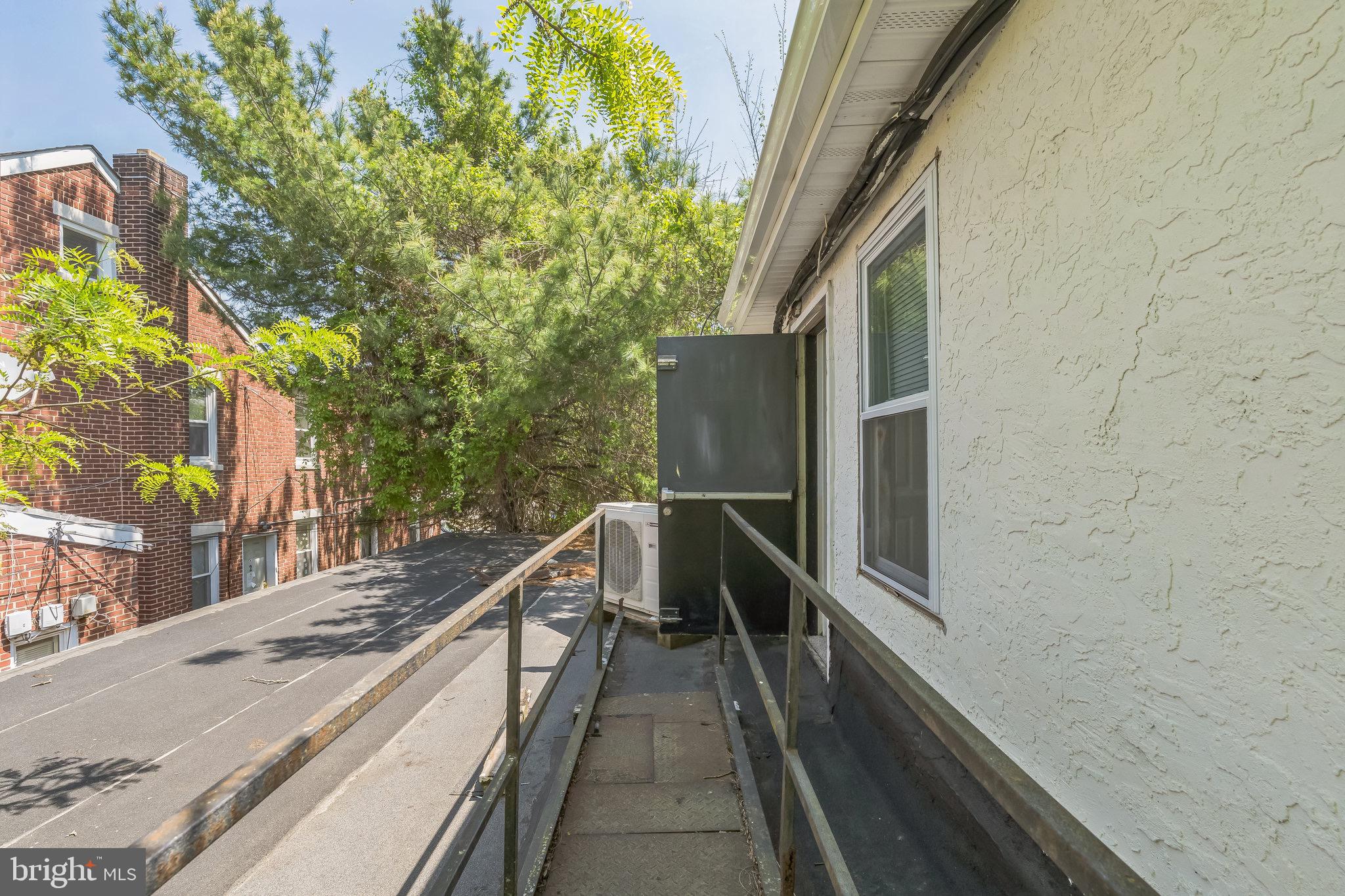 LITTLE ITALY - Commercial Sale