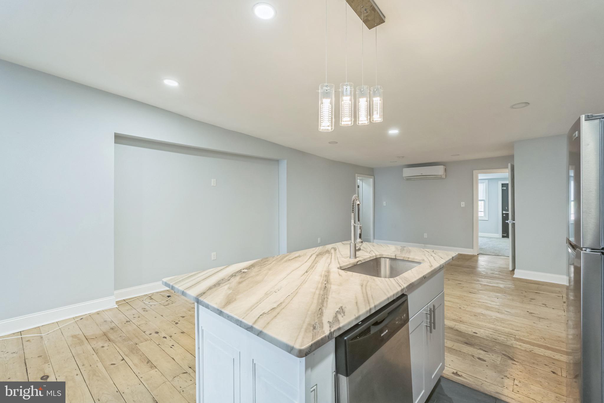 LITTLE ITALY - Commercial Sale