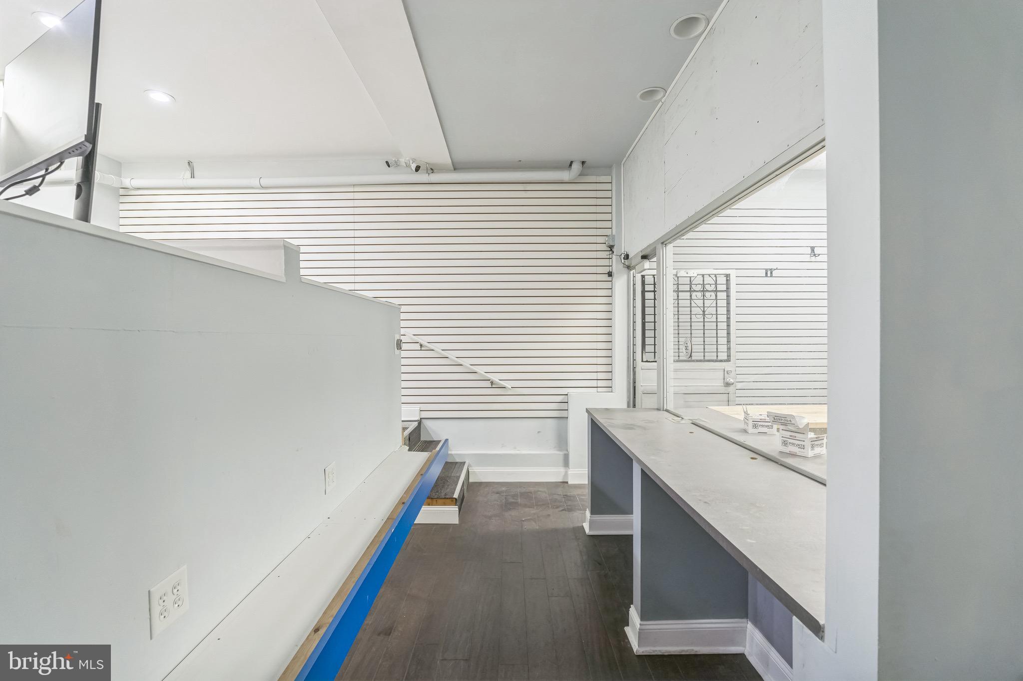 LITTLE ITALY - Commercial Sale