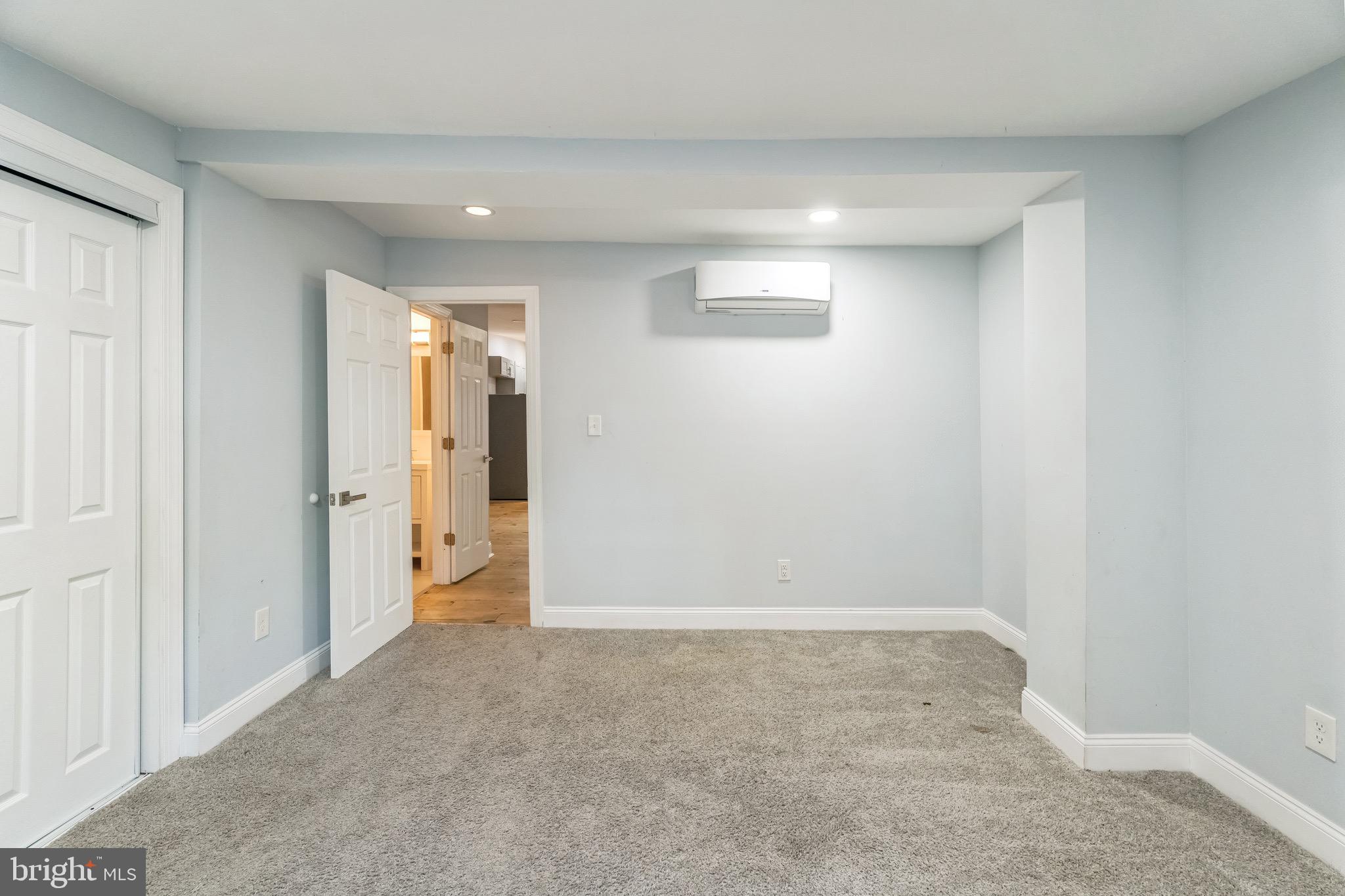 LITTLE ITALY - Commercial Sale