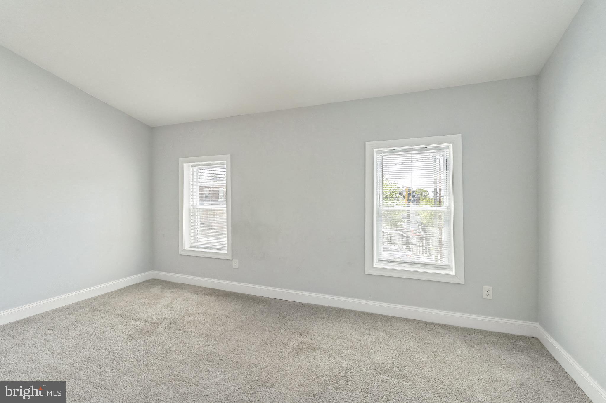 LITTLE ITALY - Commercial Sale