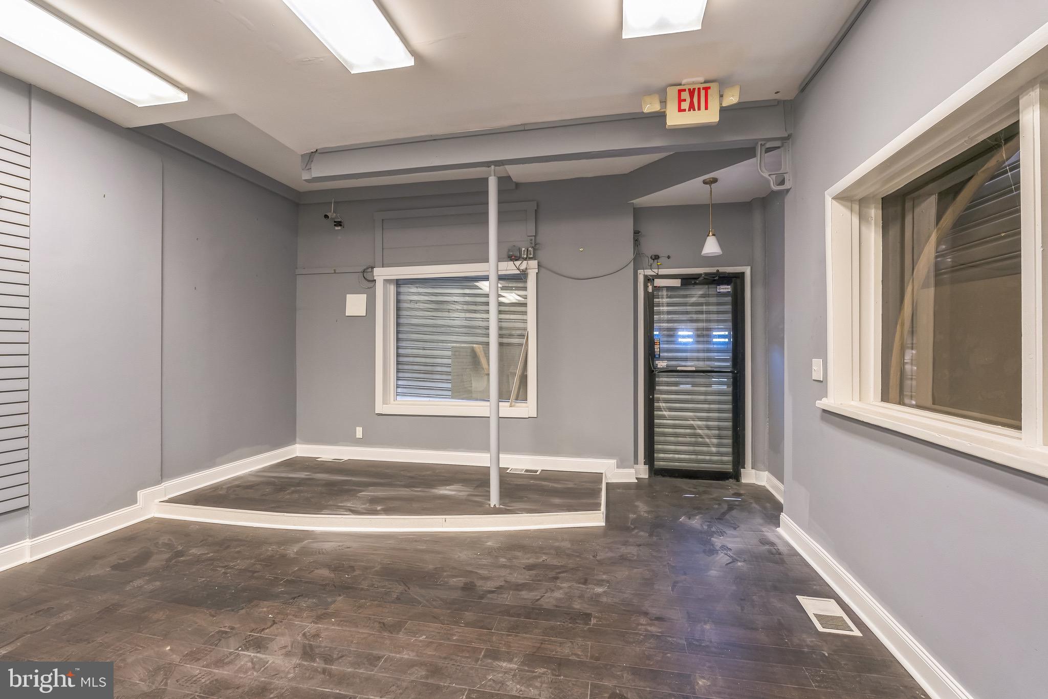 LITTLE ITALY - Commercial Sale