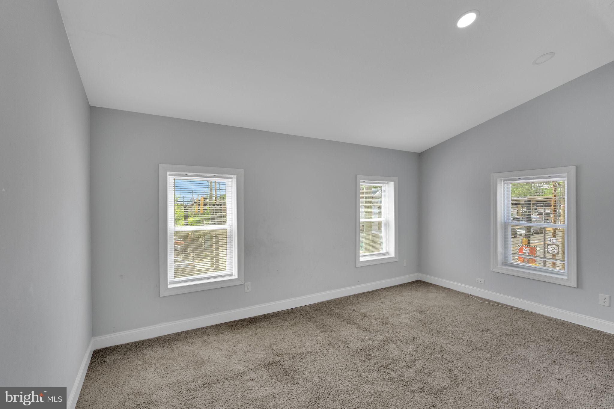 LITTLE ITALY - Commercial Sale