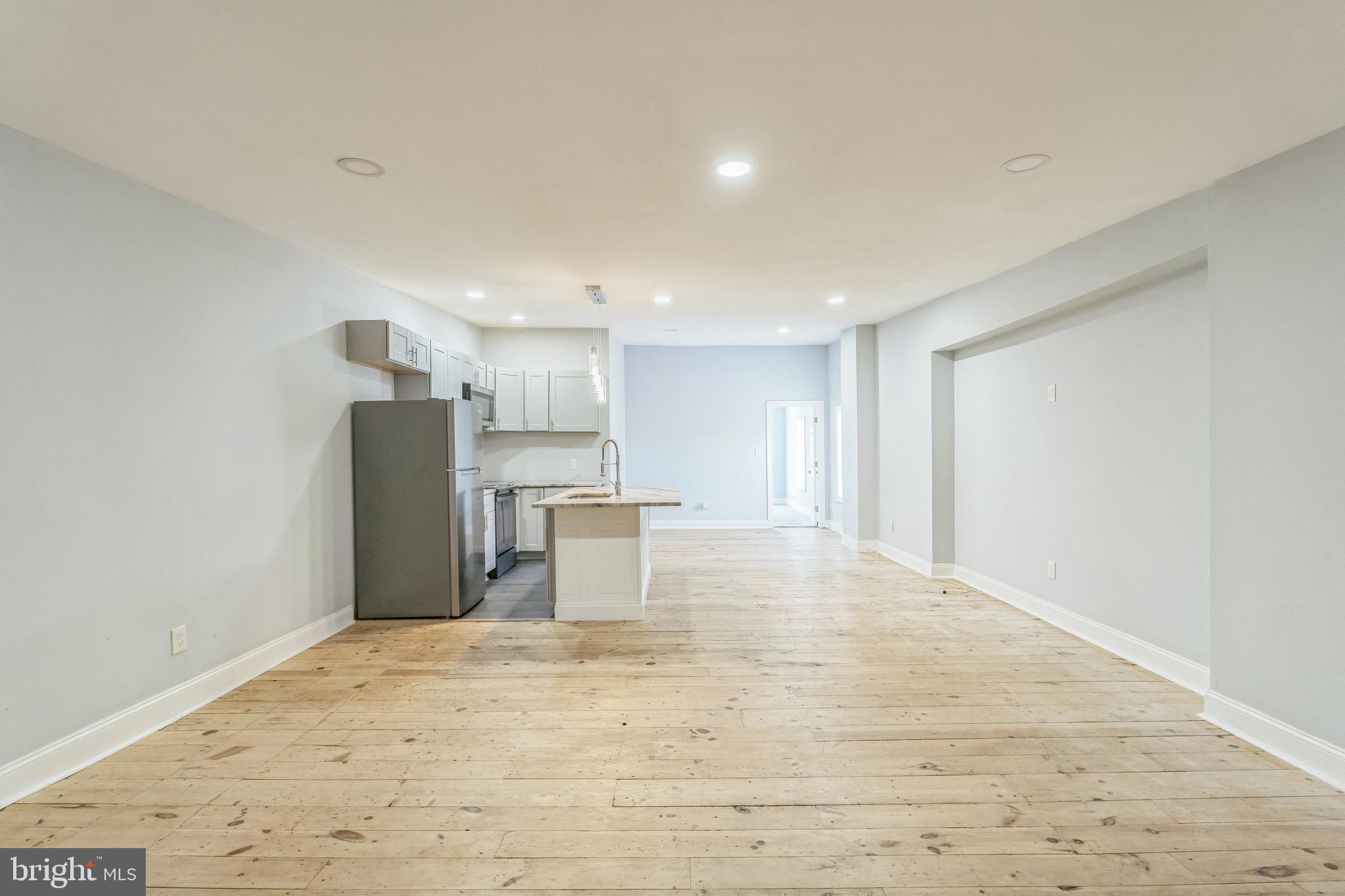 LITTLE ITALY - Commercial Sale