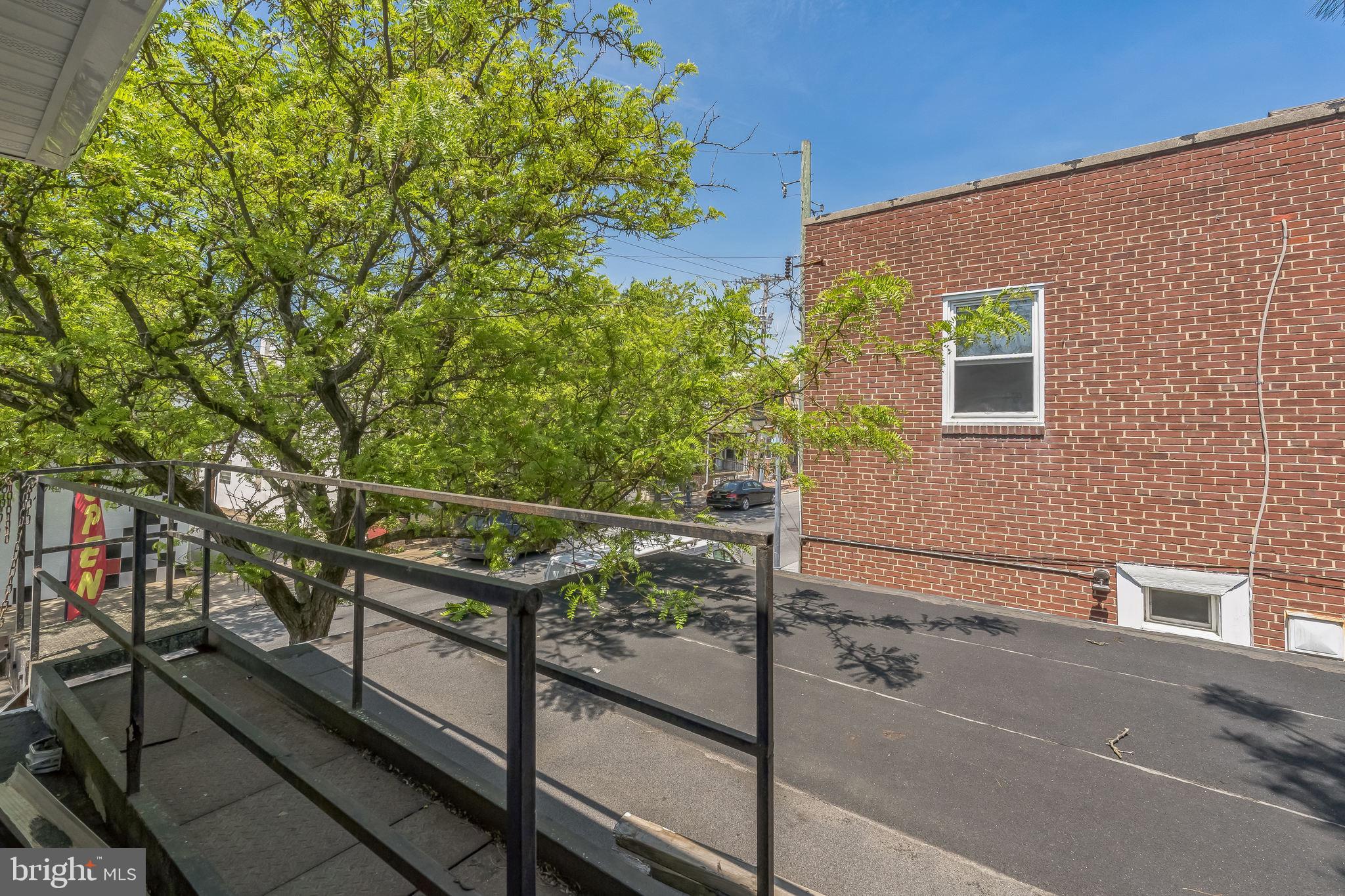 LITTLE ITALY - Commercial Sale