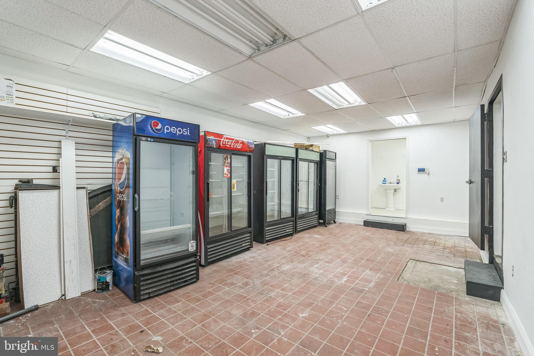 LITTLE ITALY - Commercial Sale