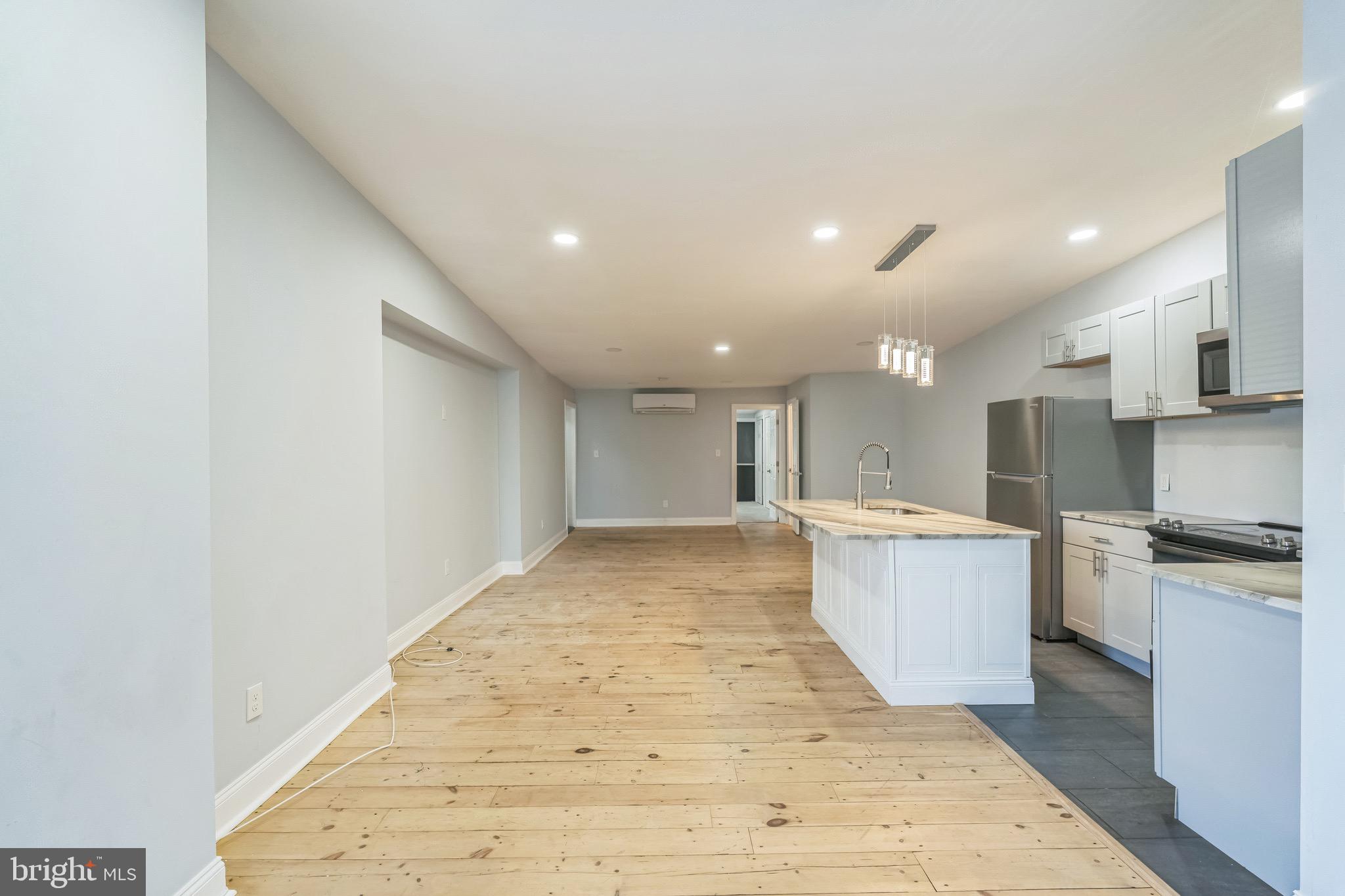 LITTLE ITALY - Commercial Sale