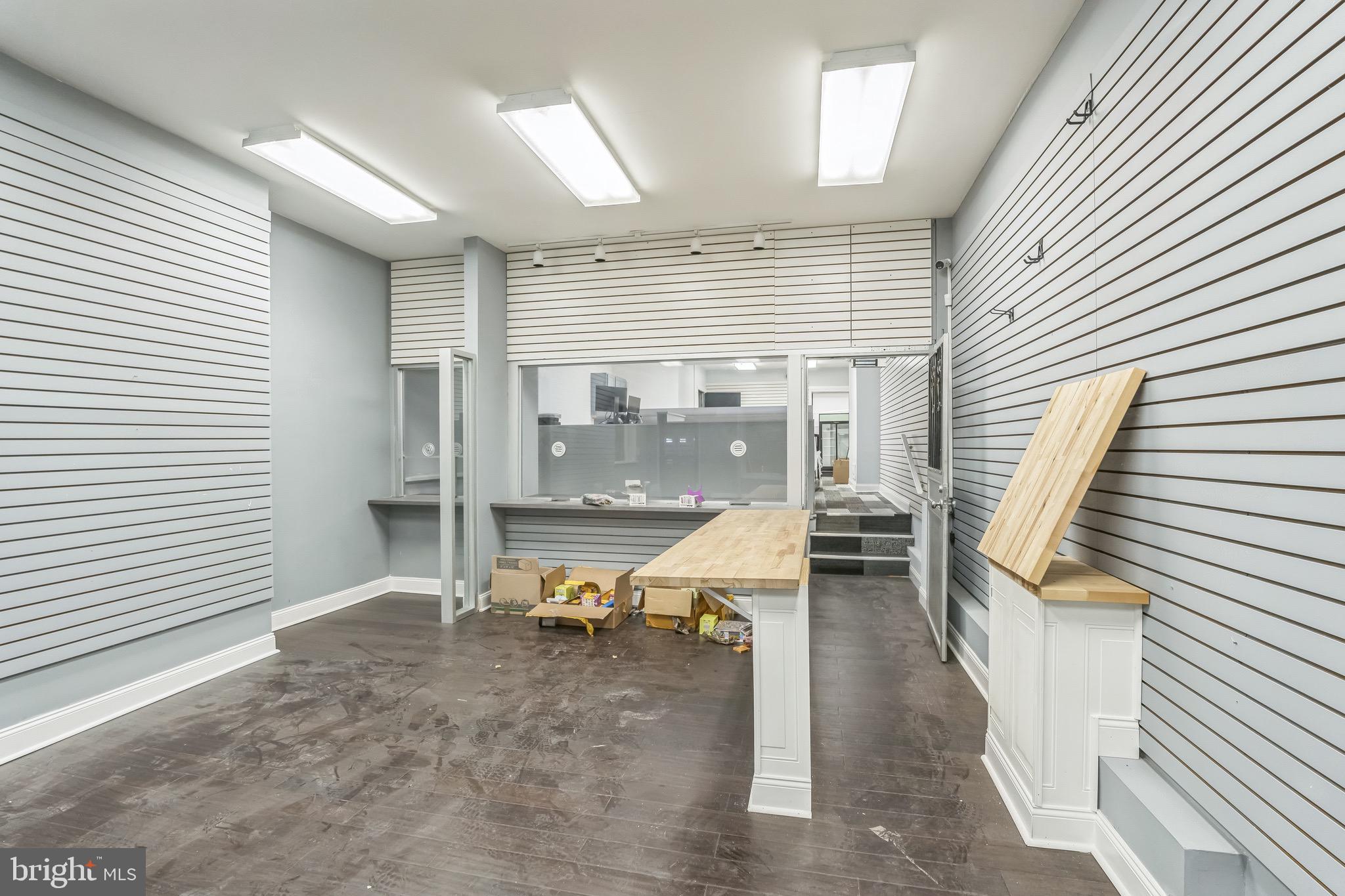 LITTLE ITALY - Commercial Sale