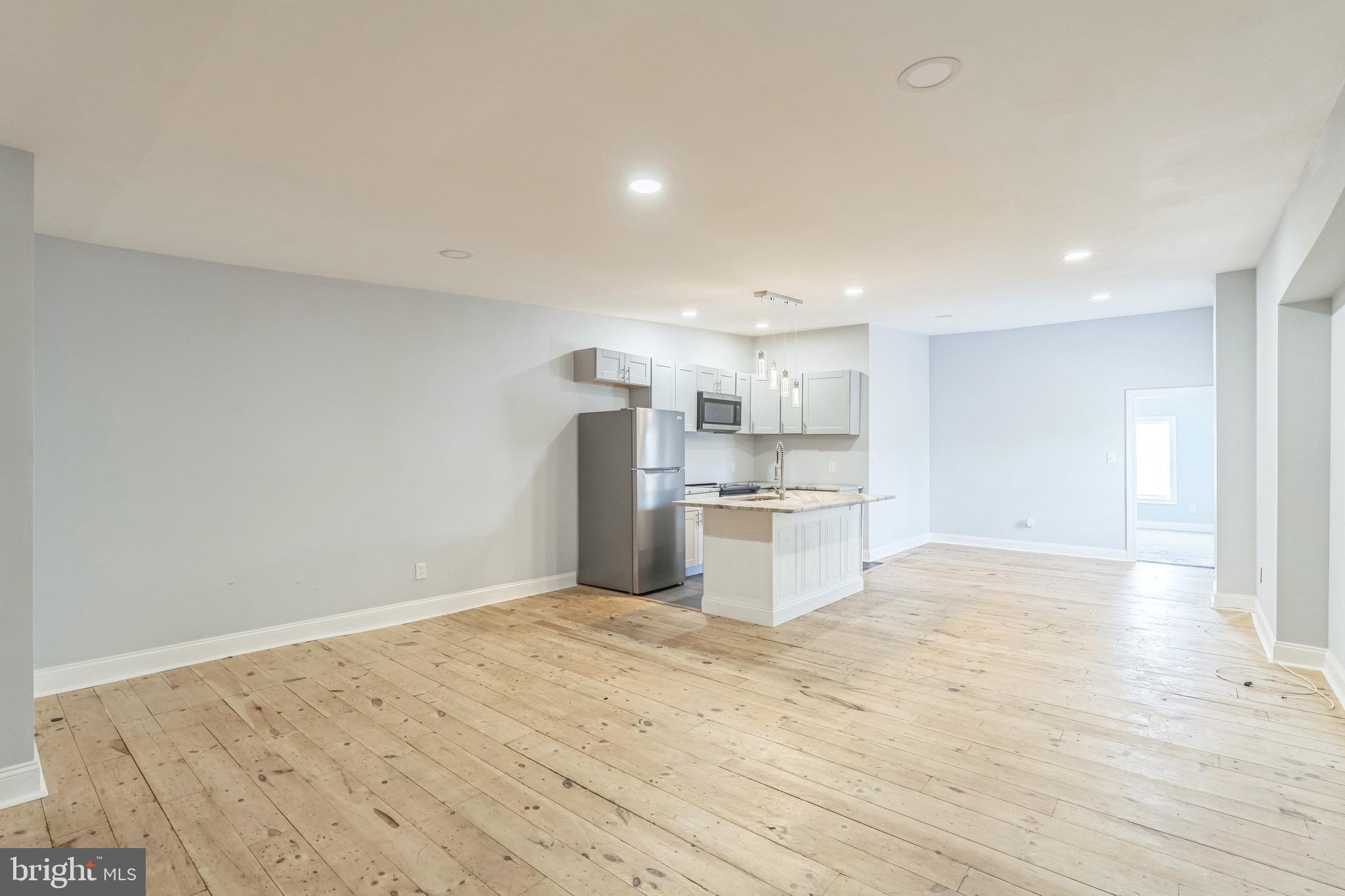 LITTLE ITALY - Commercial Sale