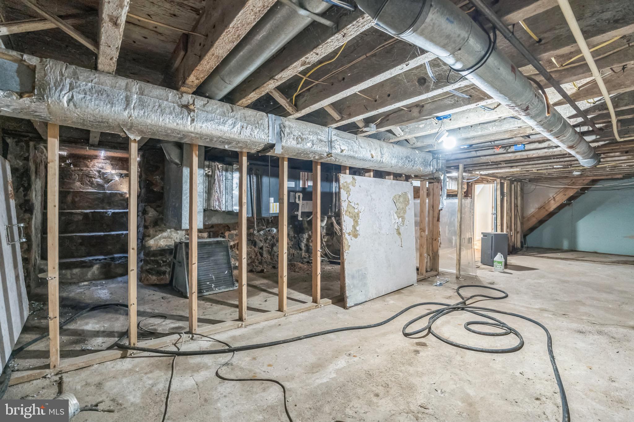 LITTLE ITALY - Commercial Sale