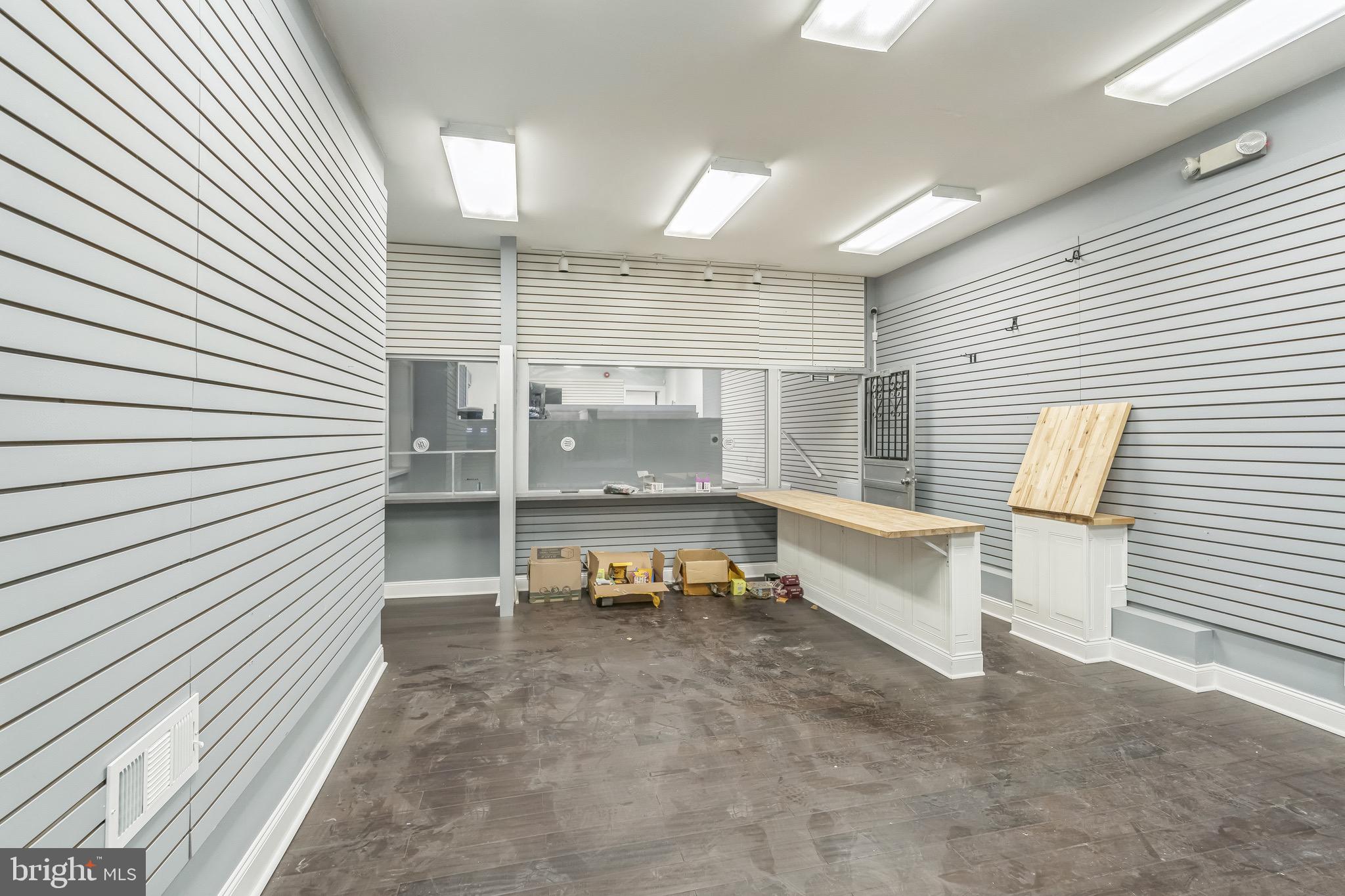 LITTLE ITALY - Commercial Sale