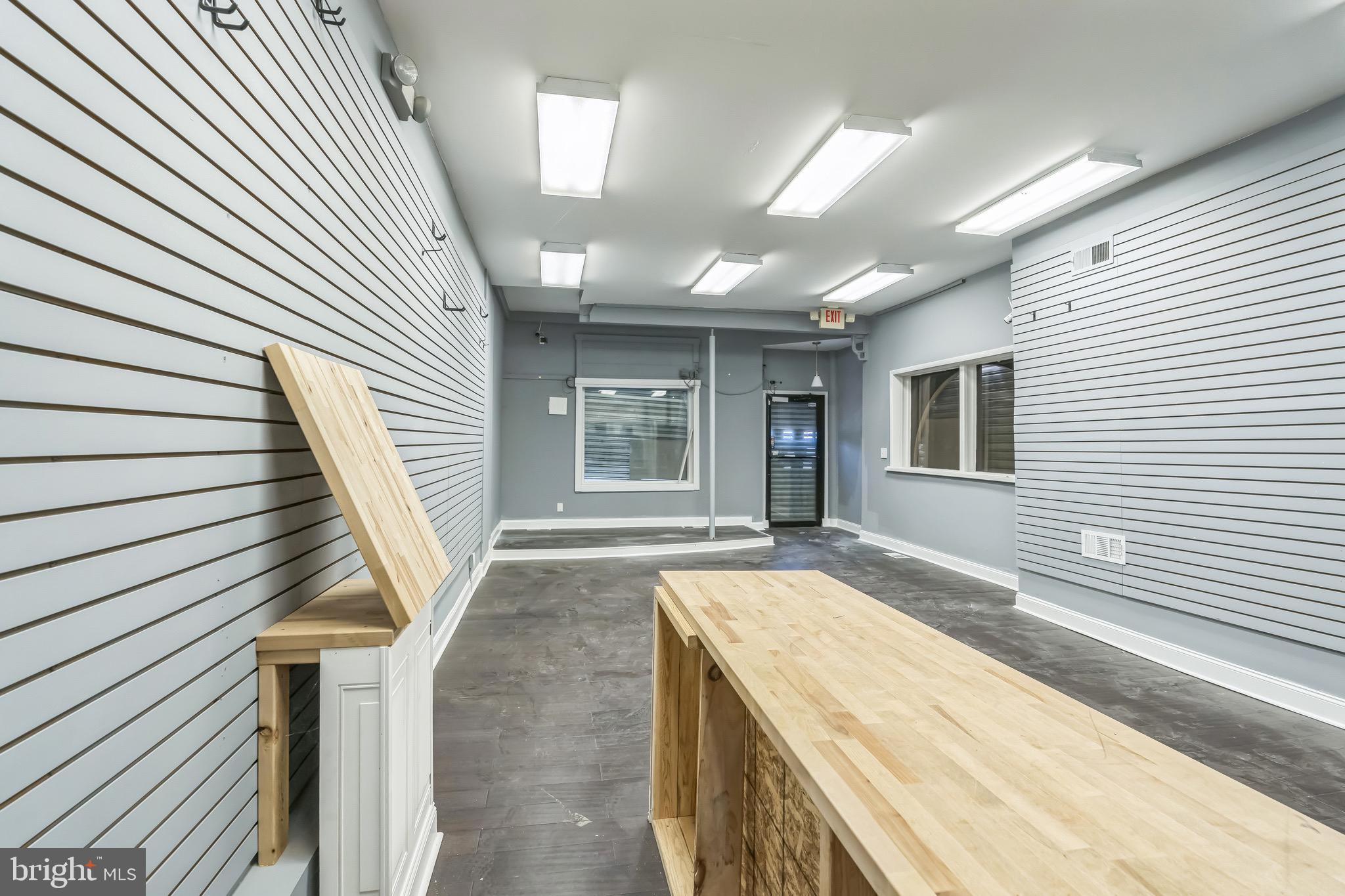 LITTLE ITALY - Commercial Sale