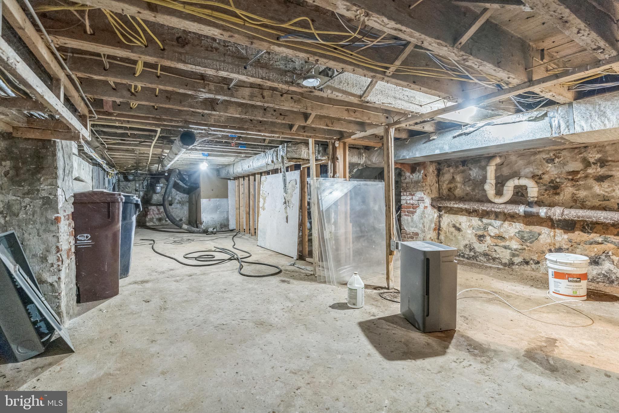 LITTLE ITALY - Commercial Sale