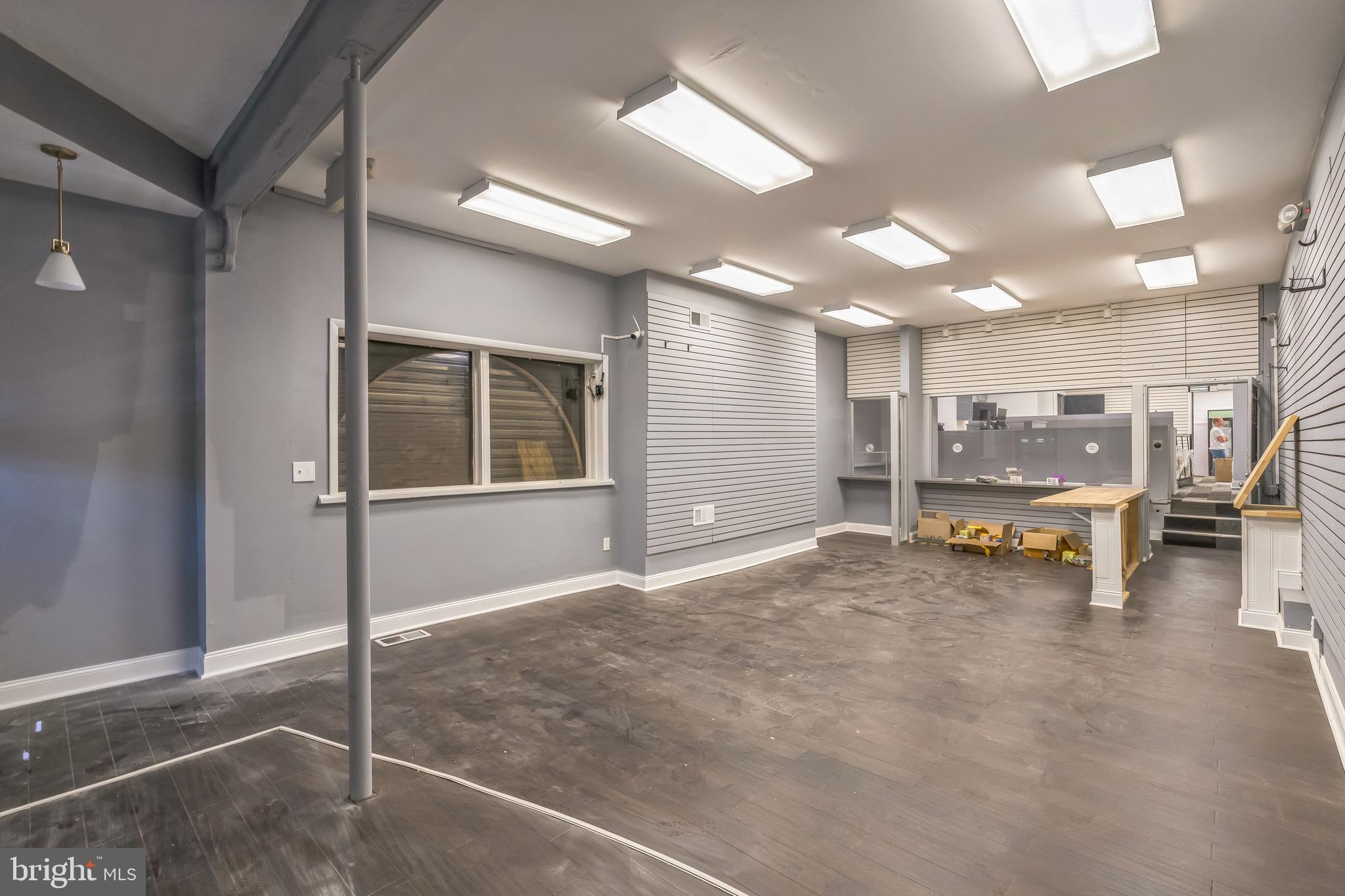 LITTLE ITALY - Commercial Sale