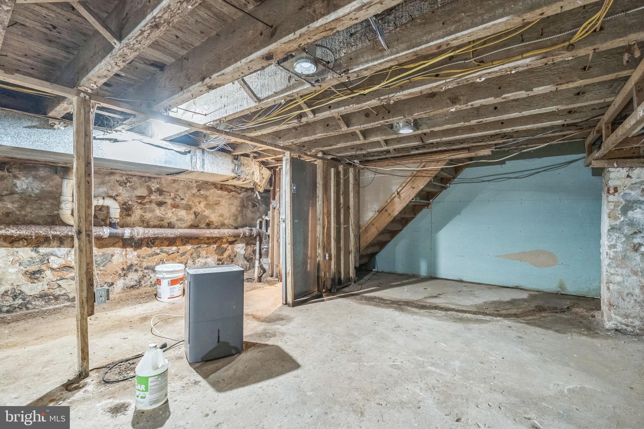 LITTLE ITALY - Commercial Sale