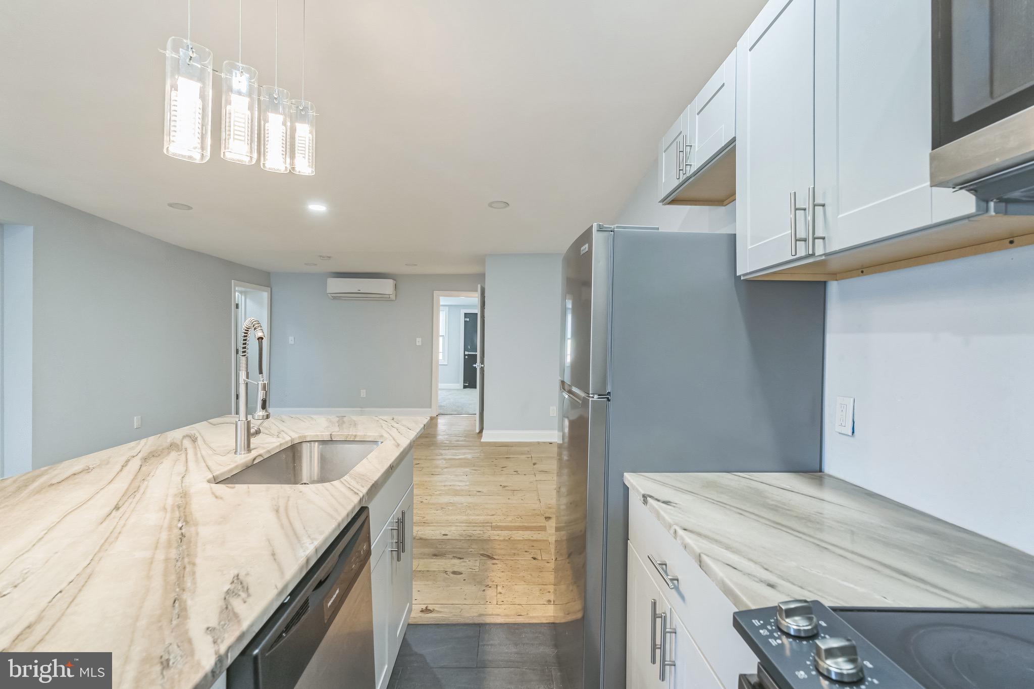 LITTLE ITALY - Commercial Sale