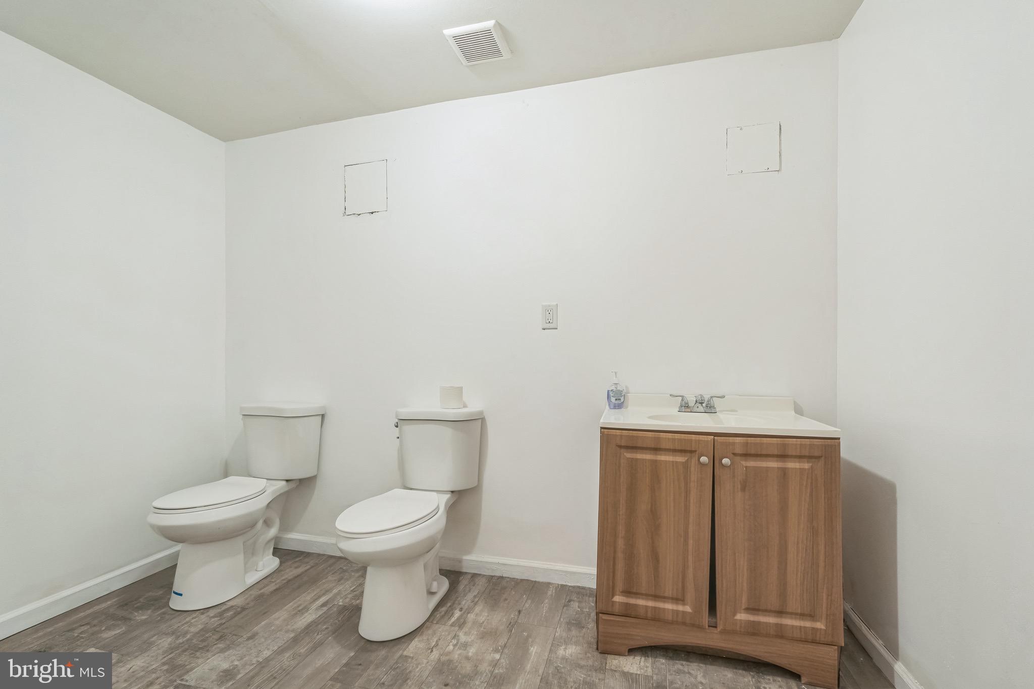 LITTLE ITALY - Commercial Sale