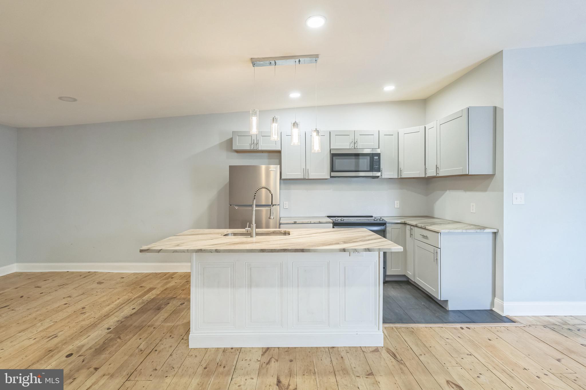 LITTLE ITALY - Commercial Sale