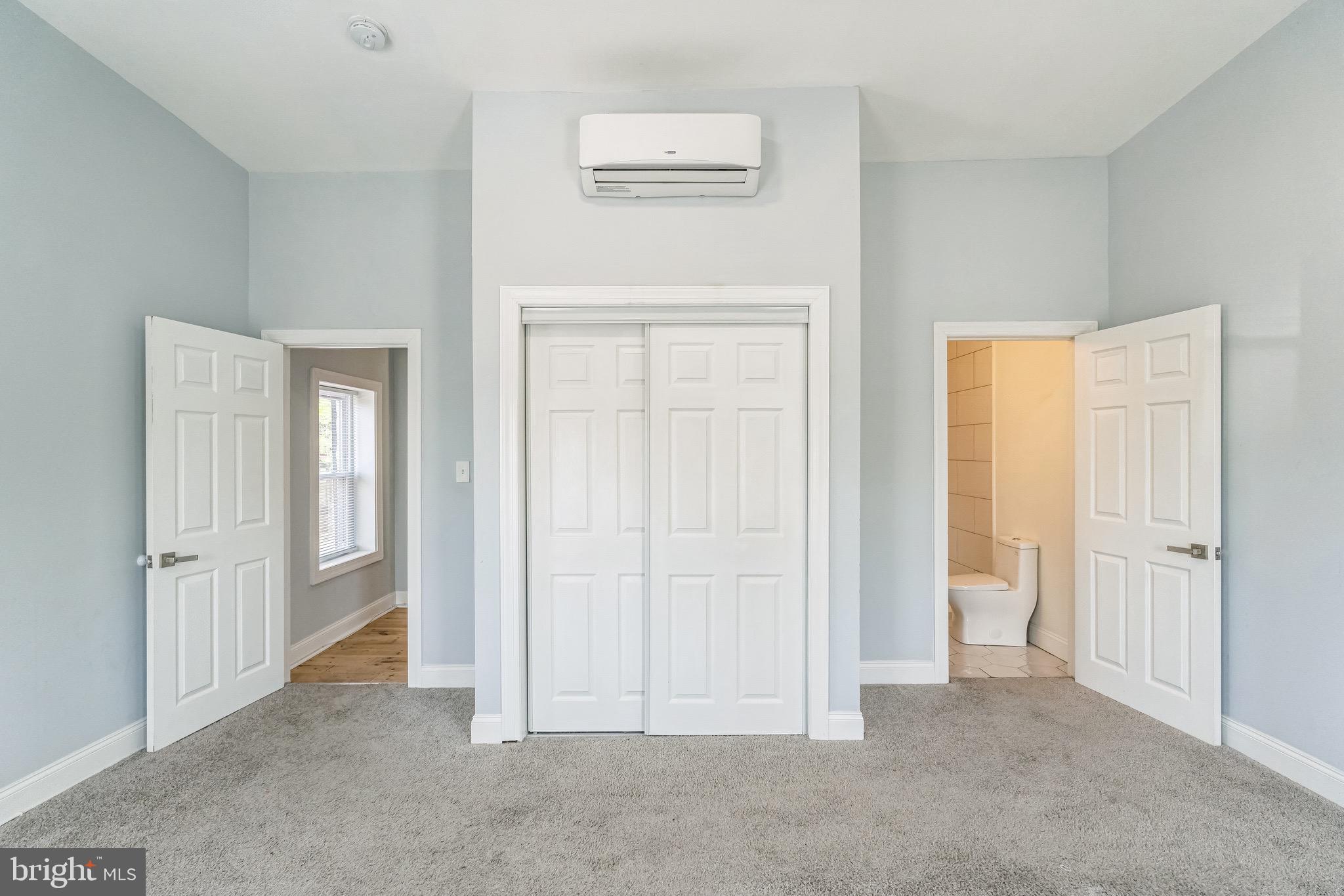 LITTLE ITALY - Commercial Sale