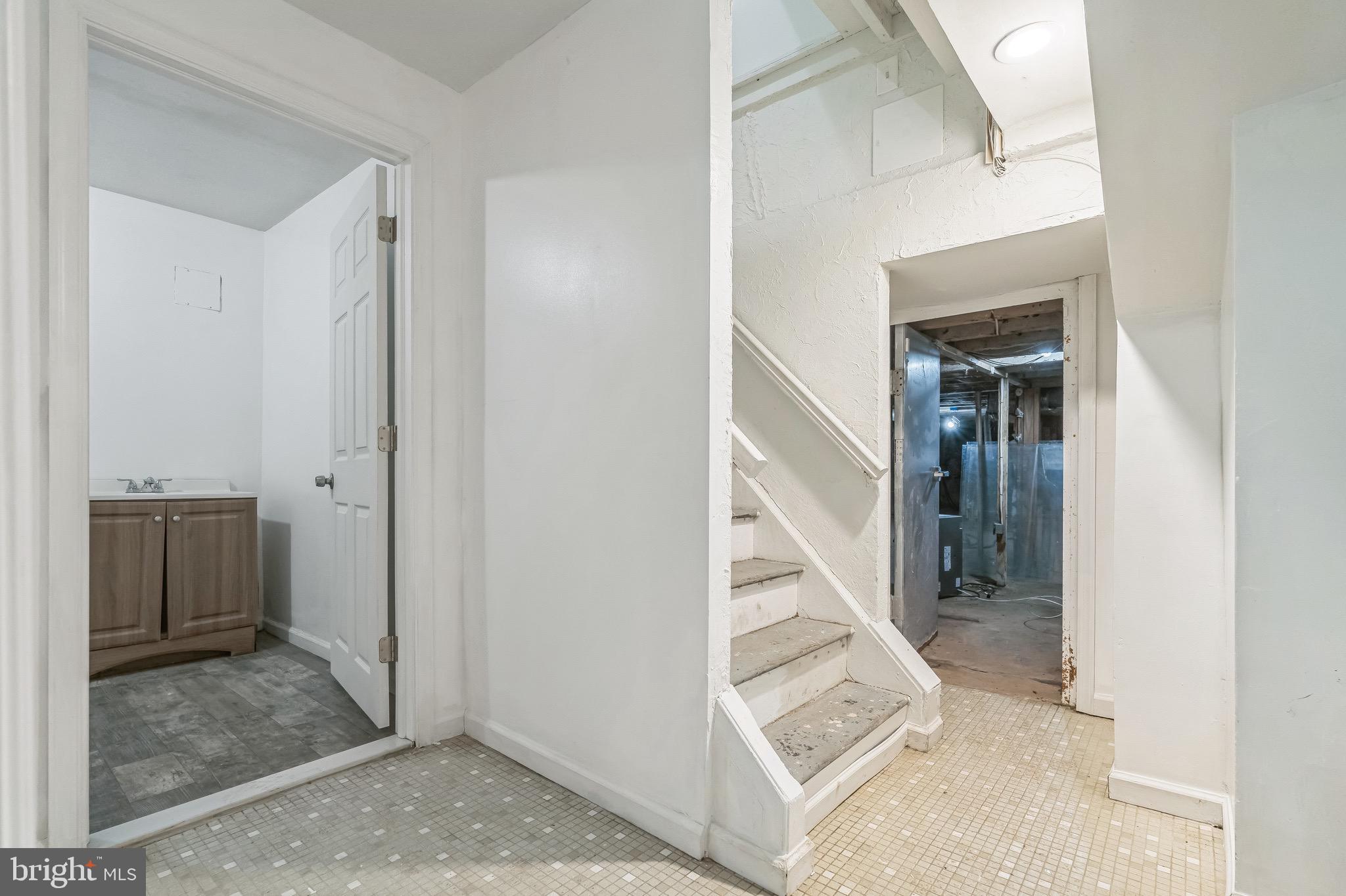 LITTLE ITALY - Commercial Sale