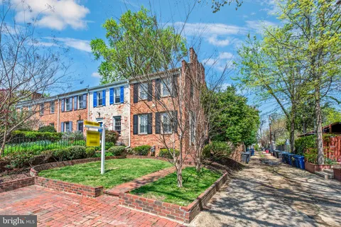 815 Church Street, Alexandria, VA MLS: VAAX2044020