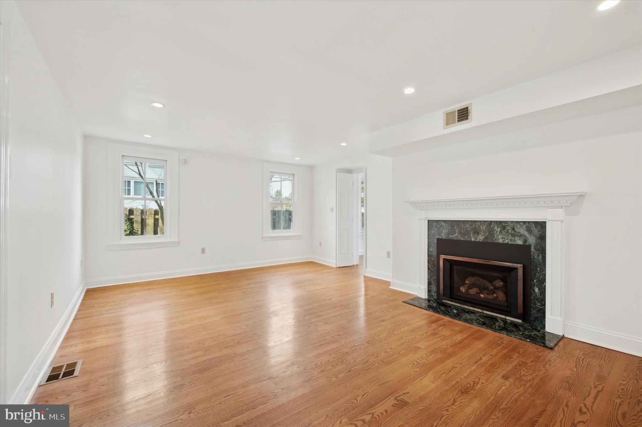 GLADWYNE - Residential