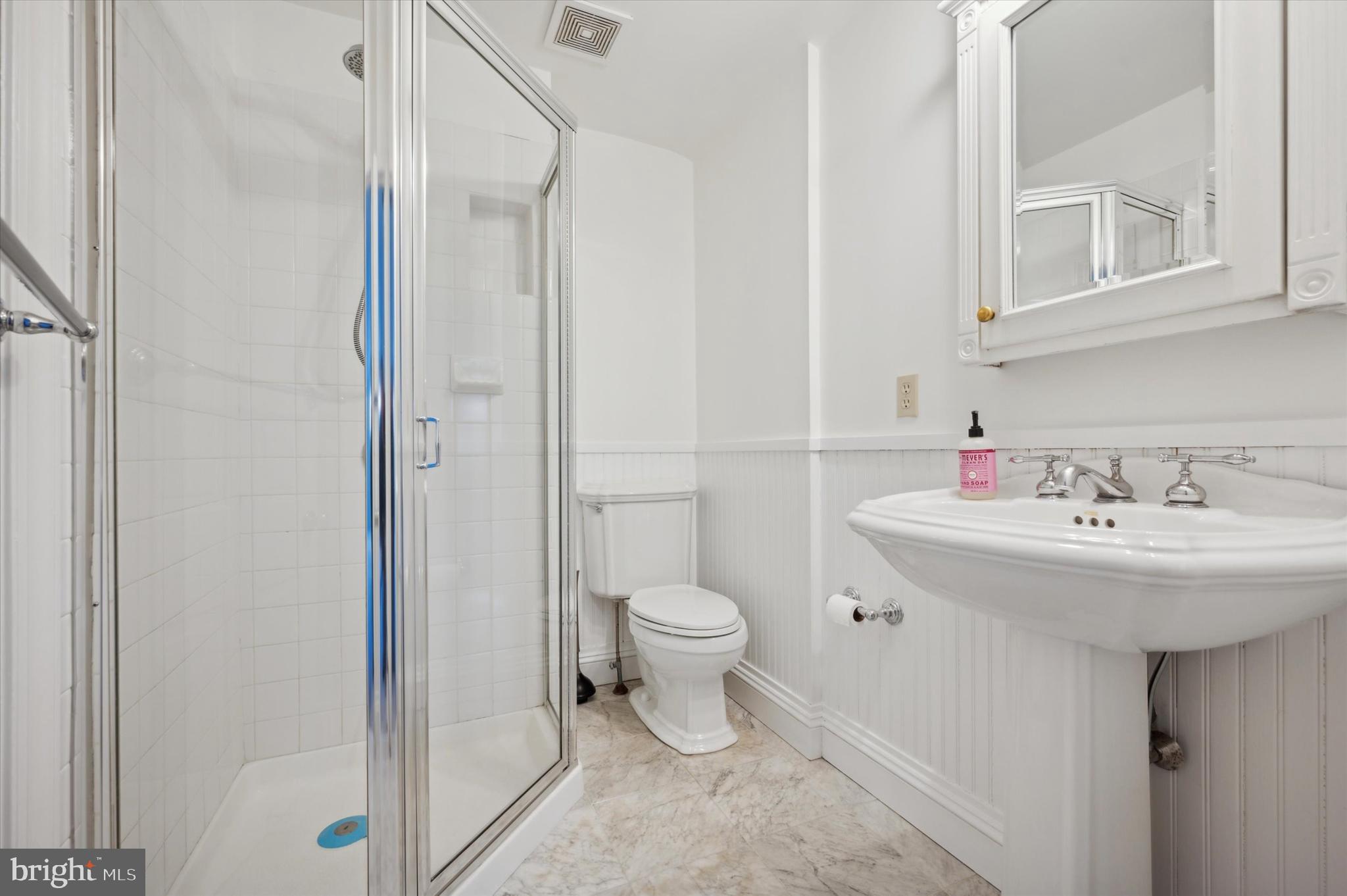 GLADWYNE - Residential