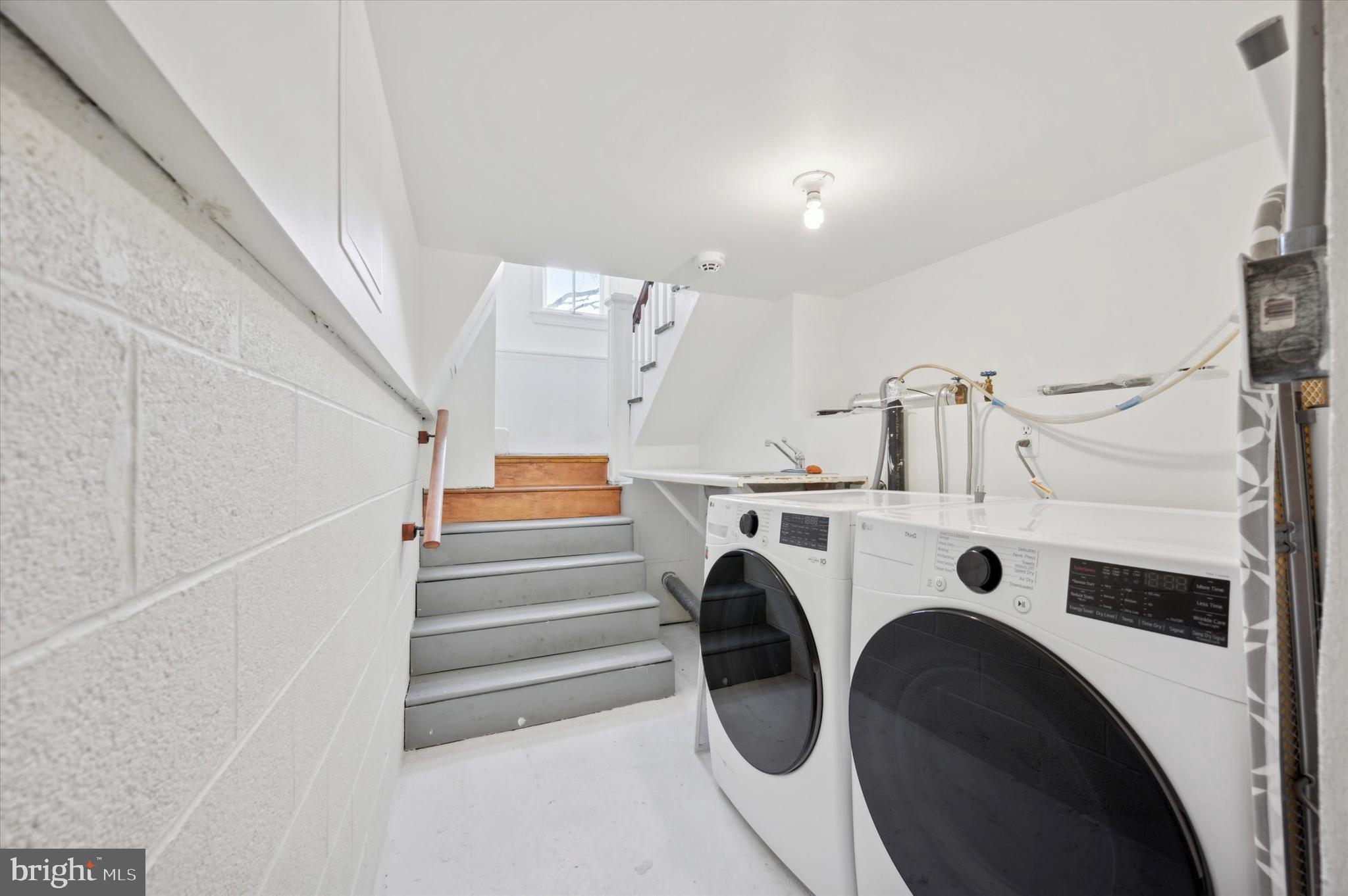 GLADWYNE - Residential