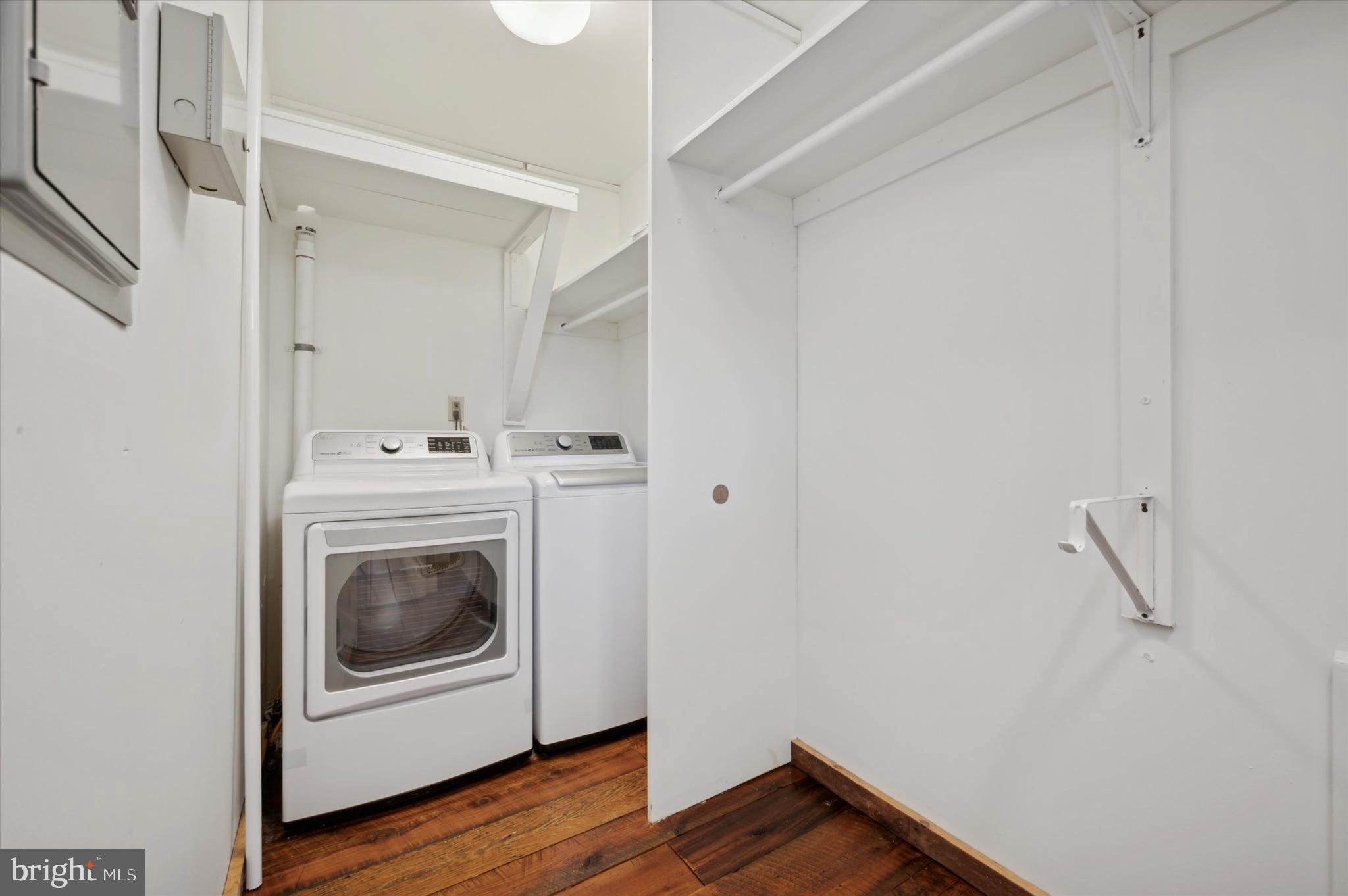 GLADWYNE - Residential