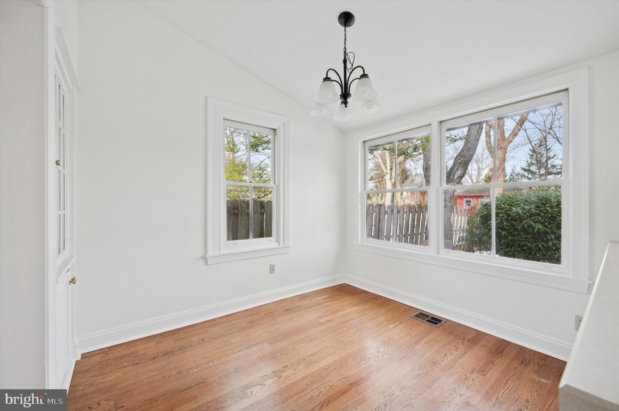 GLADWYNE - Residential