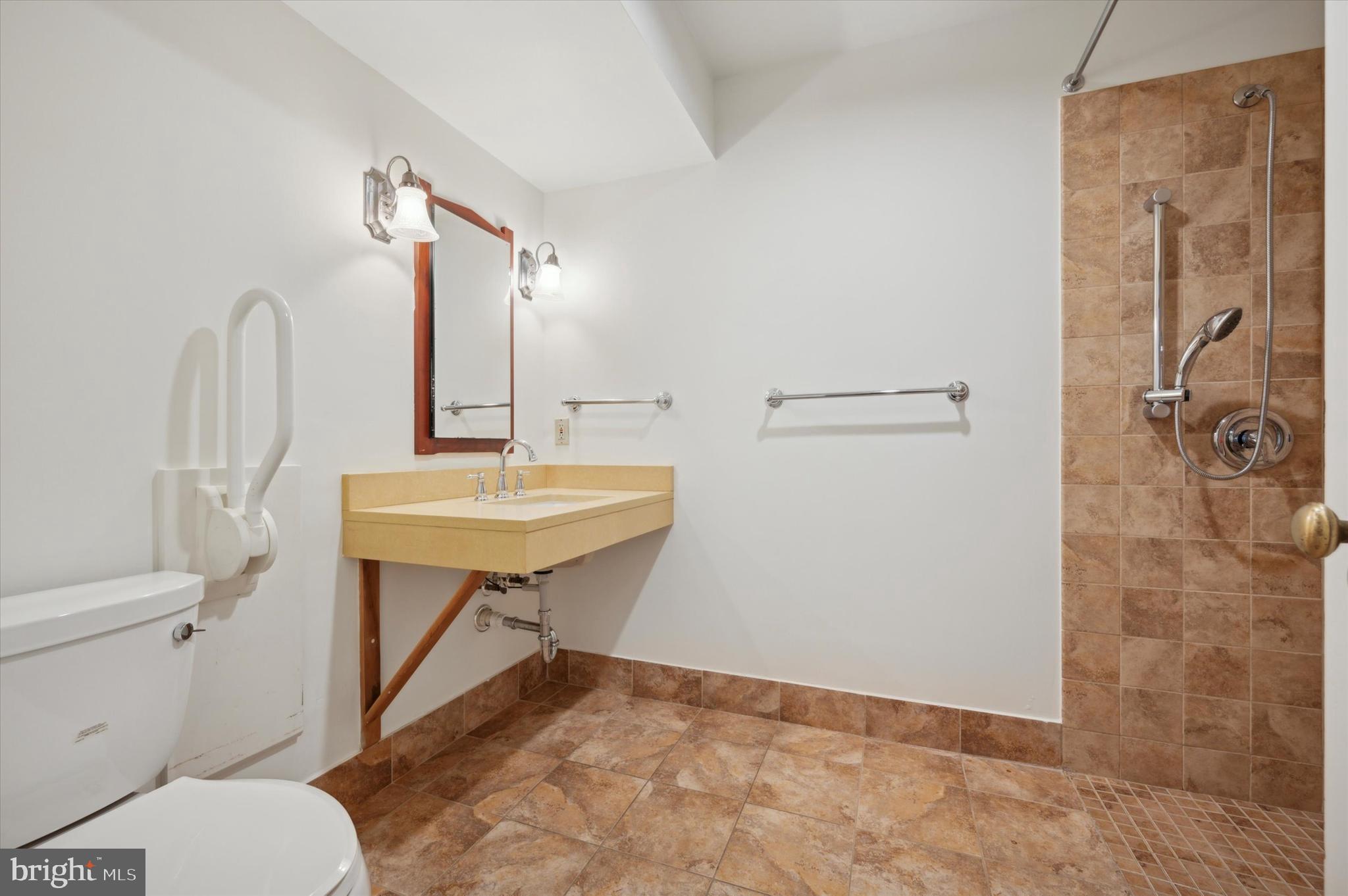 GLADWYNE - Residential