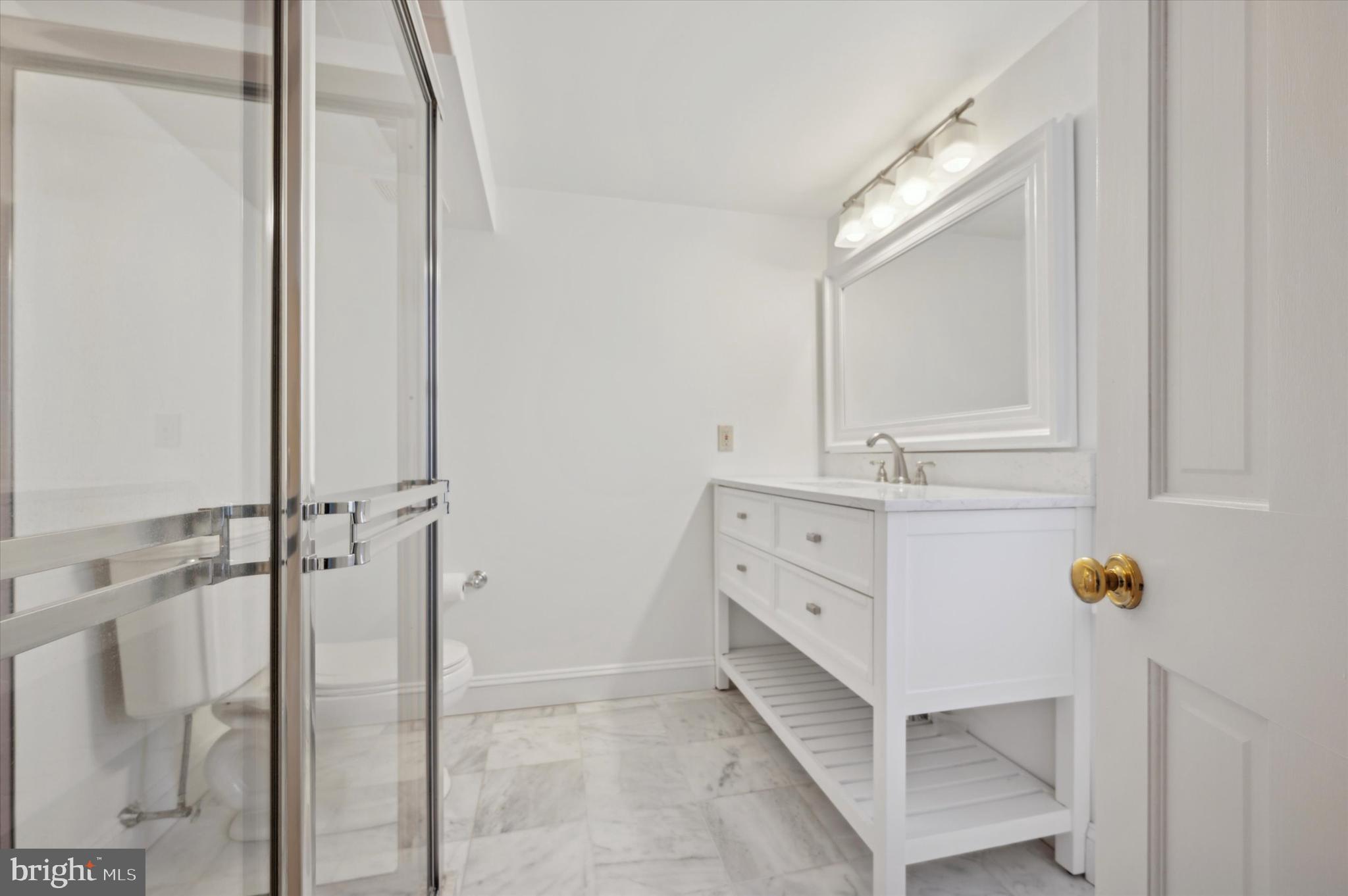 GLADWYNE - Residential