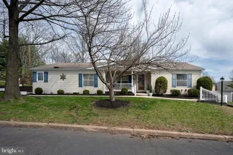 325 Hidden Springs Drive, Souderton, PA MLS: PAMC2172548