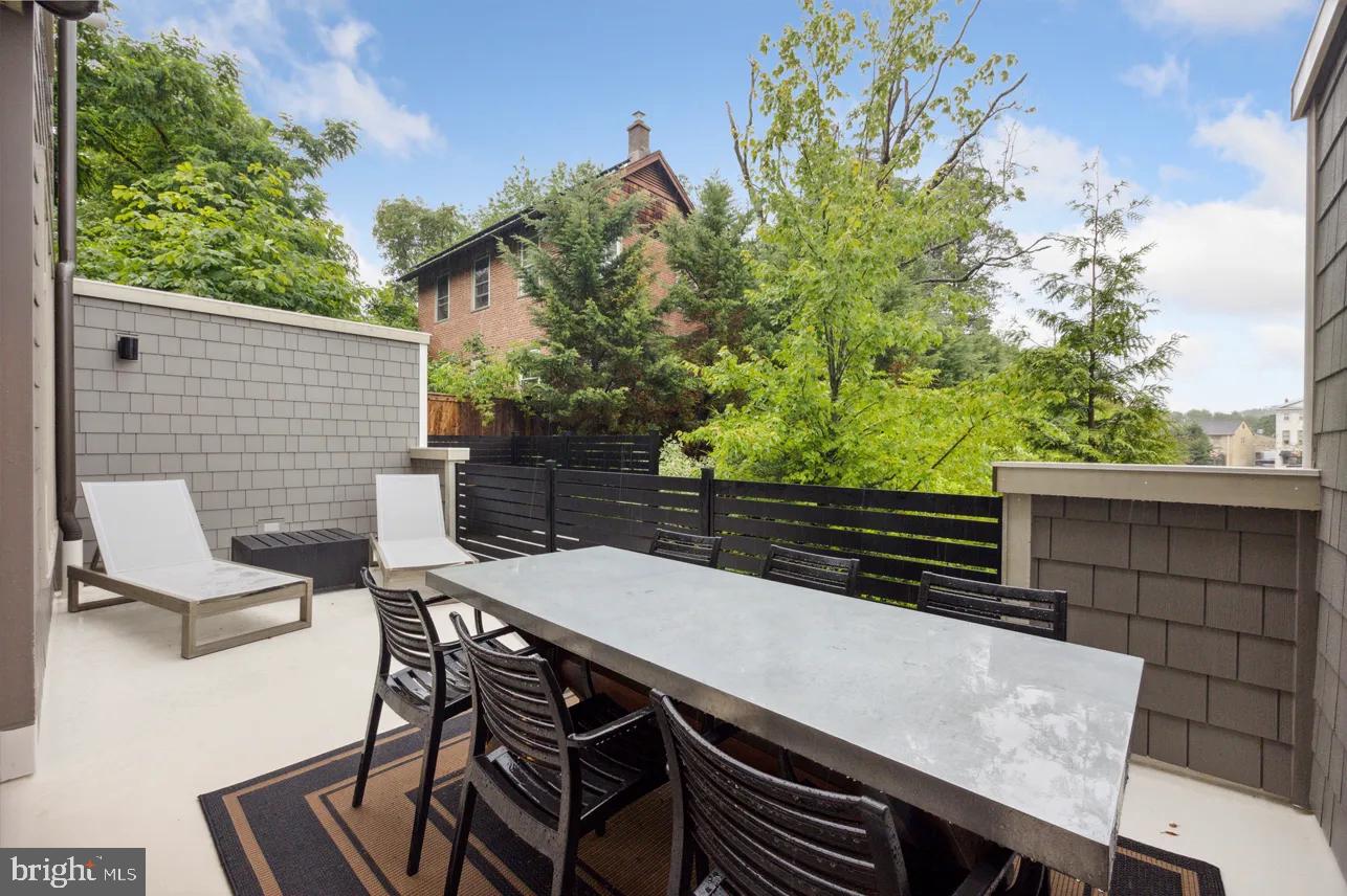CHESTNUT HILL - Residential