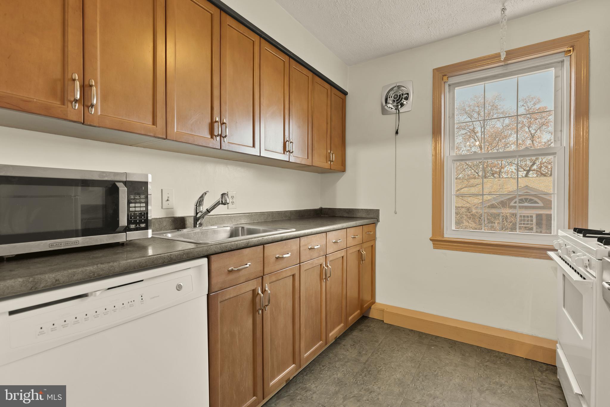 FREDERICK COURTS - Residential