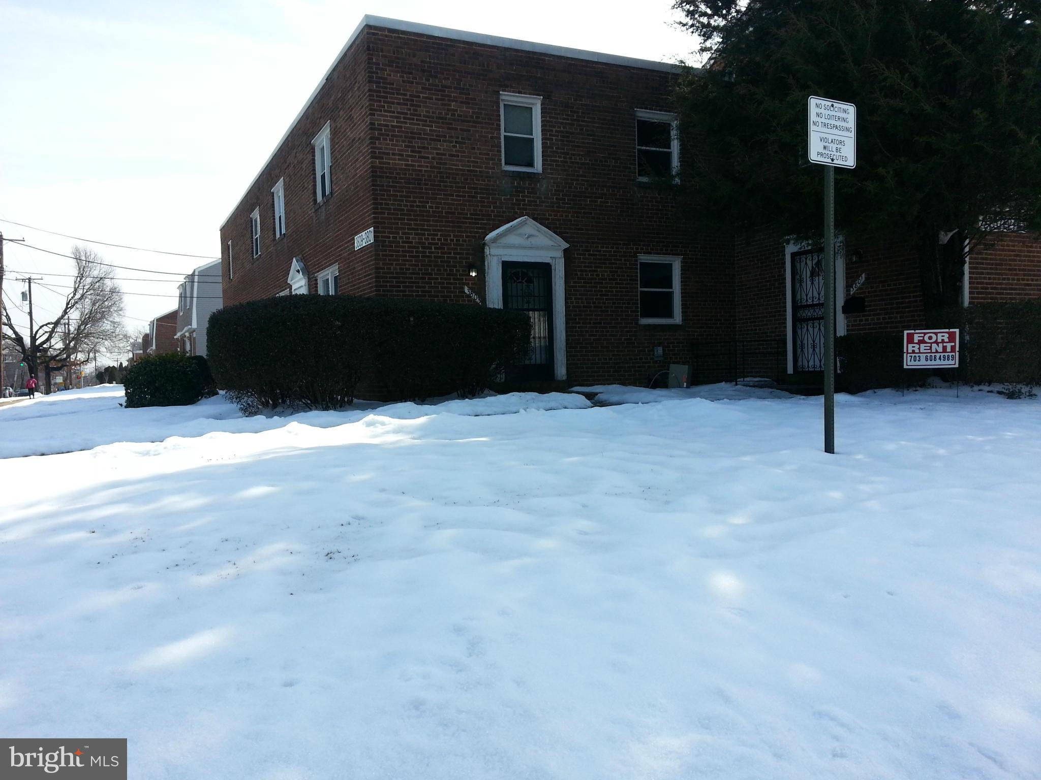 INVESTOR'S DELIGHT!2BR/1BA condo in Iverson ***. Super convenient location. Located a short distance from Branch Avenue, Giant supermarket and major commuter routes. Hardwood floors, off street parking and large bedrooms to boot.