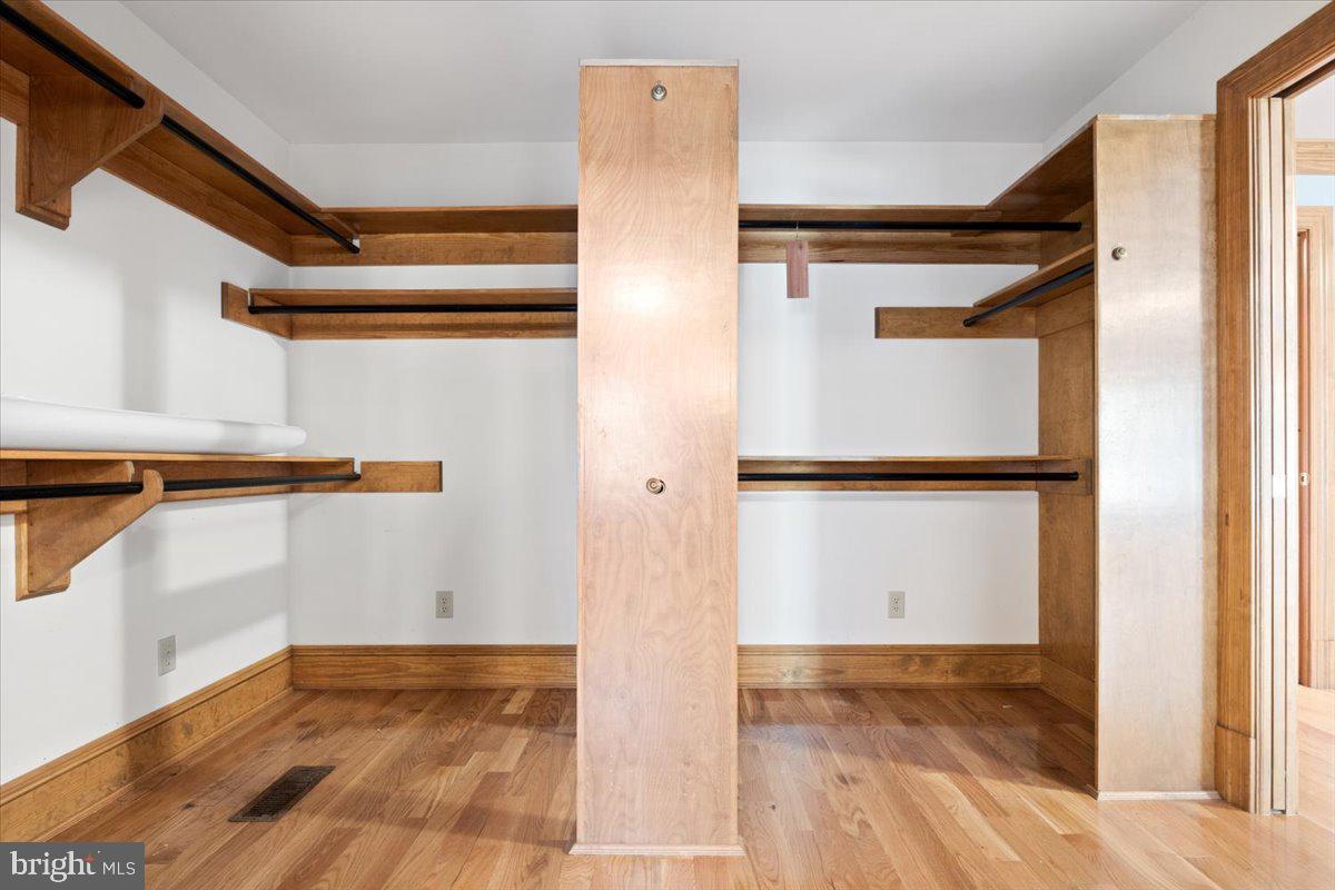 WALTHALL CREEK - Residential