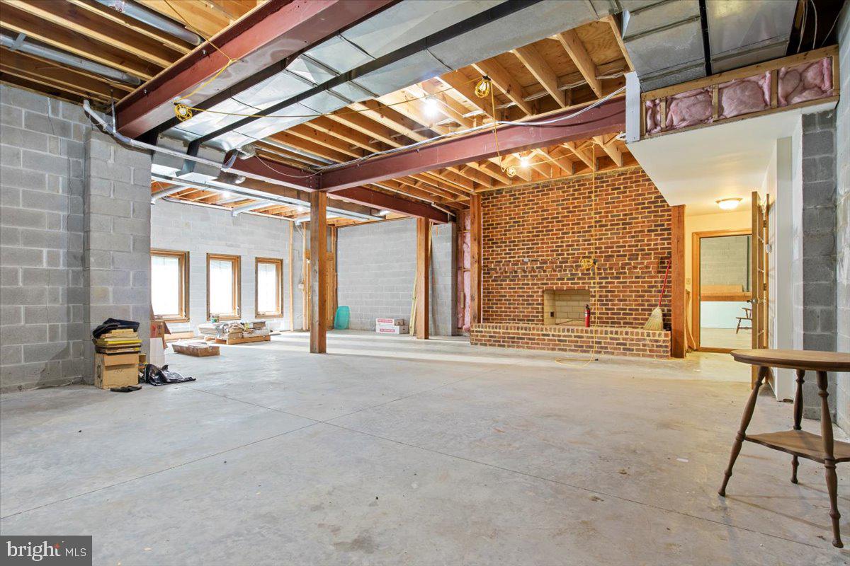 WALTHALL CREEK - Residential