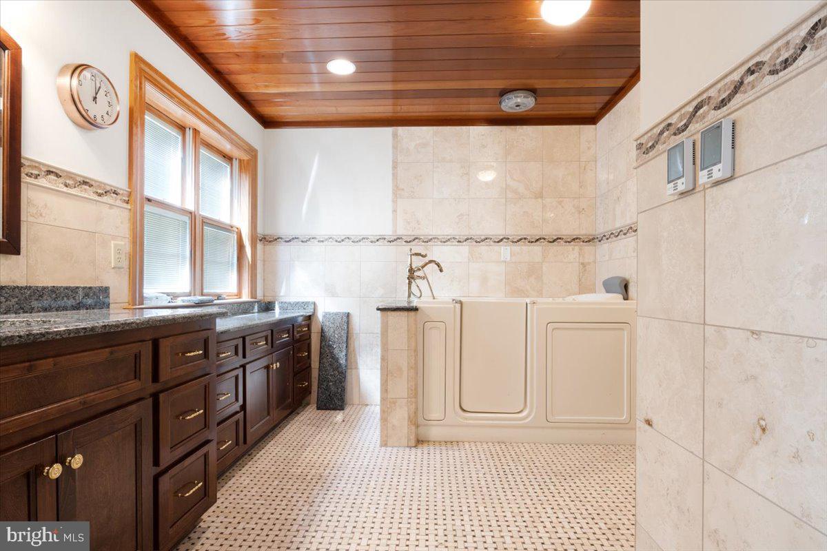 WALTHALL CREEK - Residential