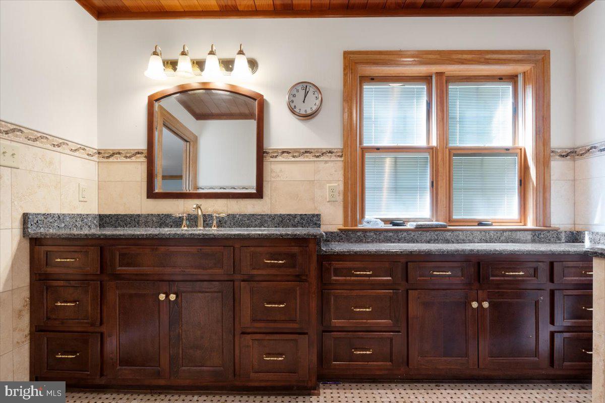 WALTHALL CREEK - Residential