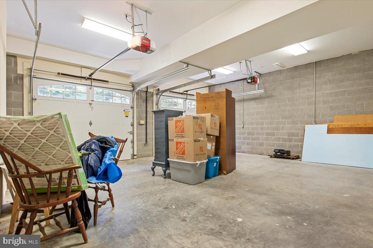 WALTHALL CREEK - Residential