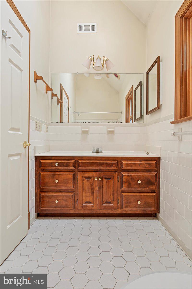 WALTHALL CREEK - Residential