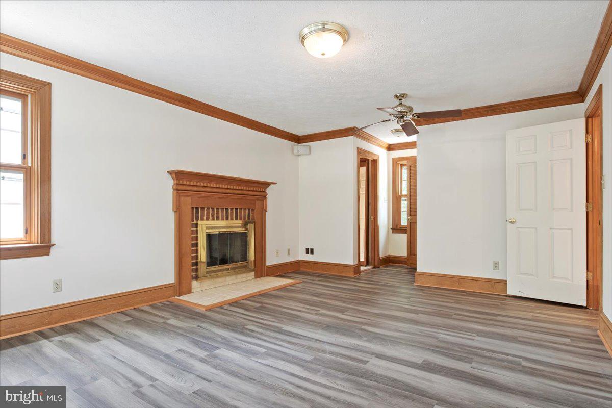 WALTHALL CREEK - Residential