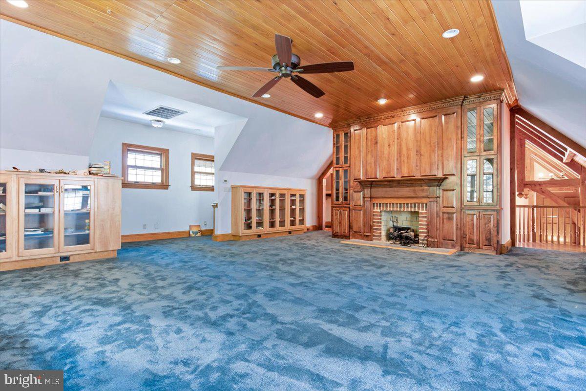 WALTHALL CREEK - Residential