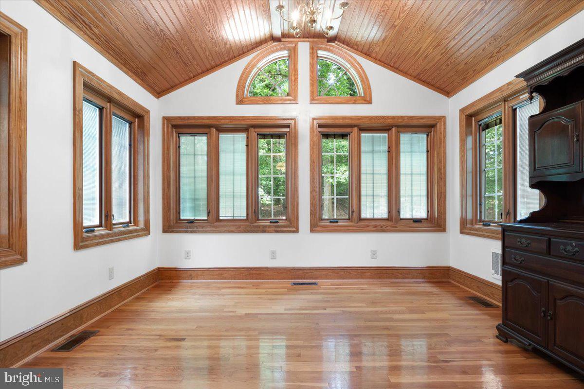 WALTHALL CREEK - Residential